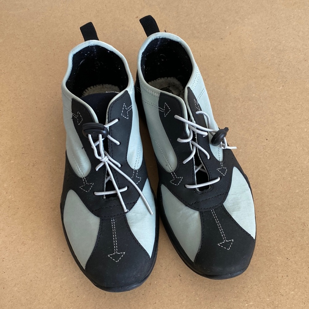 Bocage Women’s Sneakers Size 40. Light Green/Black